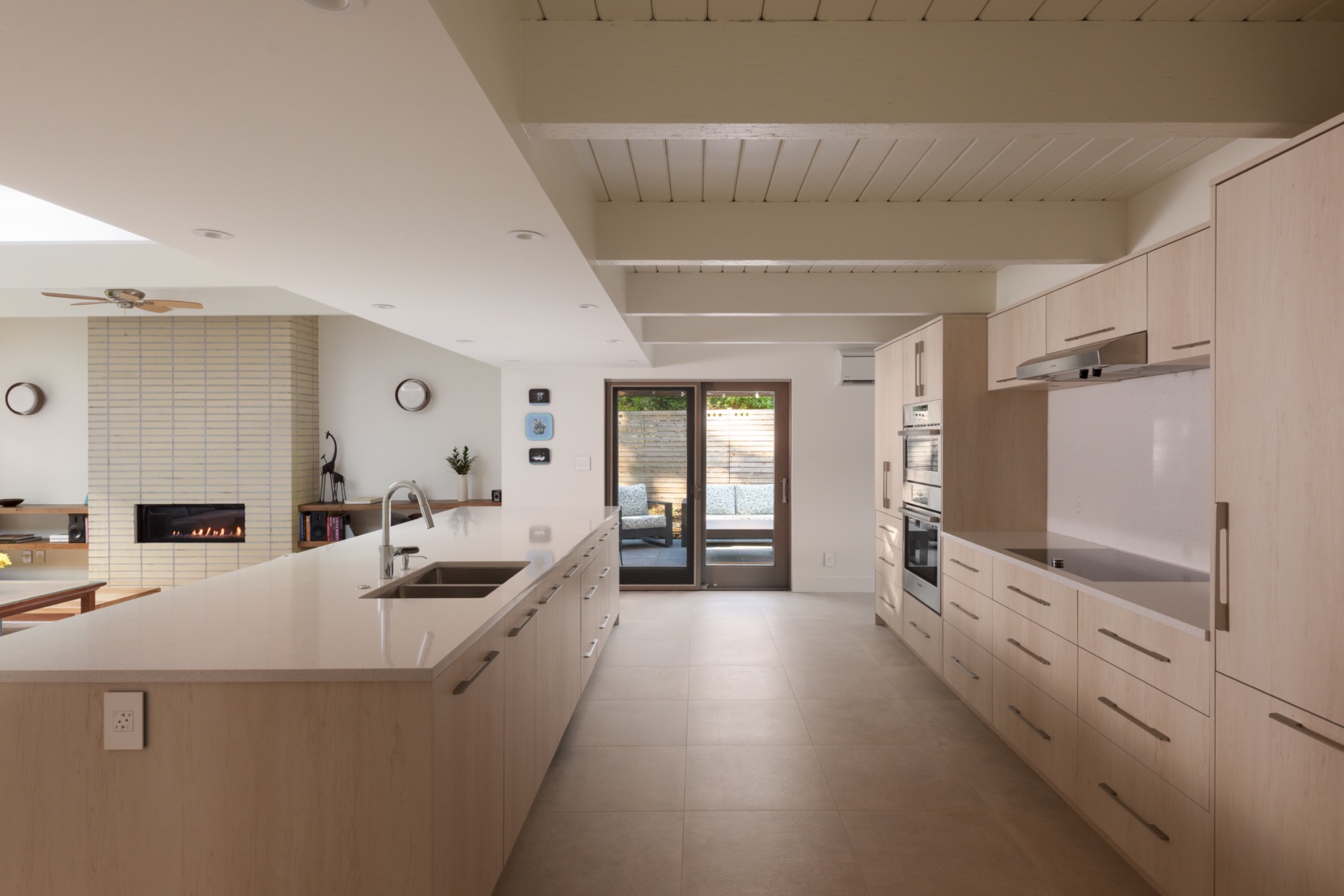 Kitchen viewed from the side